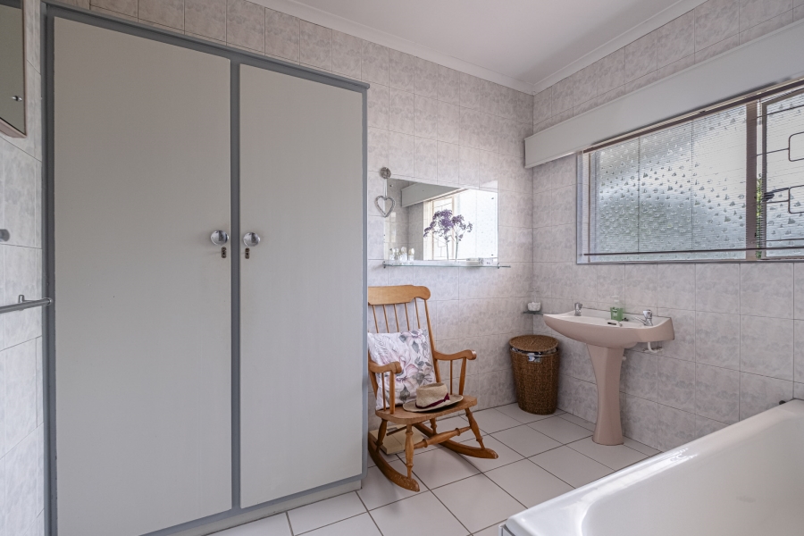 4 Bedroom Property for Sale in Sunridge Park Eastern Cape